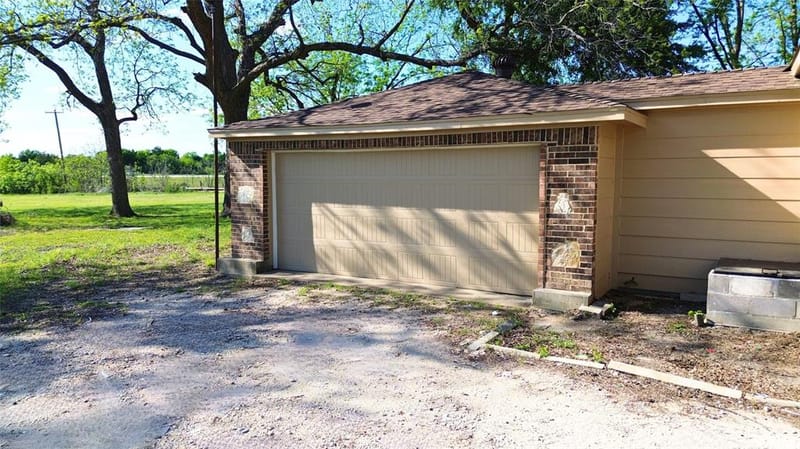 1542 W Reindeer Road, Lancaster TX 75146 - Photo 17