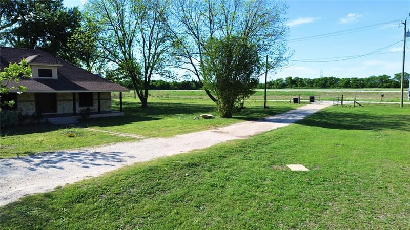 1542 W Reindeer Road, Lancaster TX 75146 - Photo 14