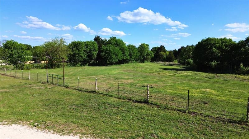 1542 W Reindeer Road, Lancaster TX 75146 - Photo 18