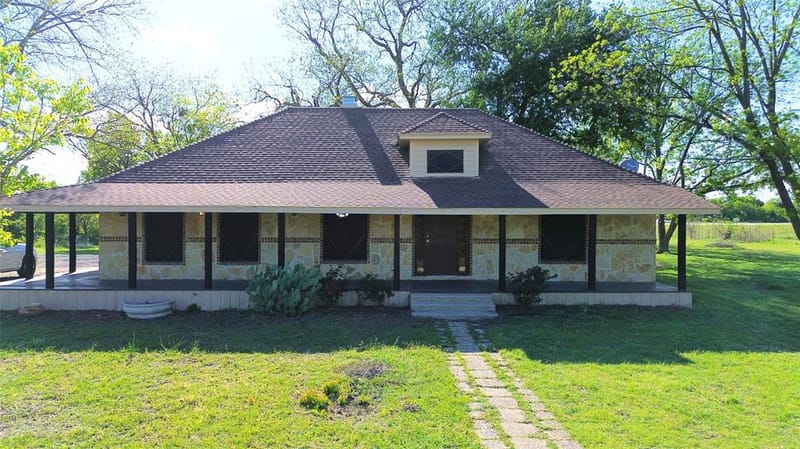 1542 W Reindeer Road, Lancaster TX 75146 - Photo 11