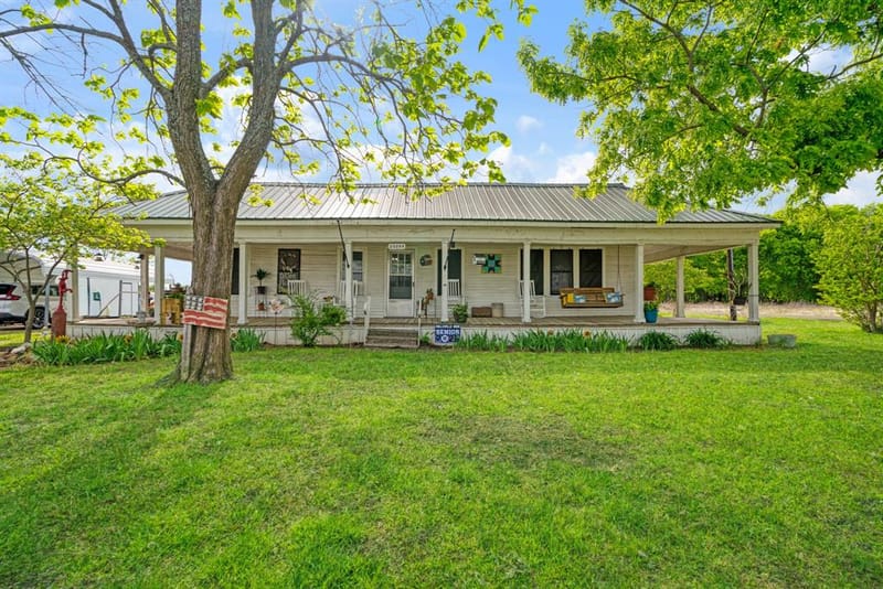 25099 Farm Road 137, Petty TX 75470