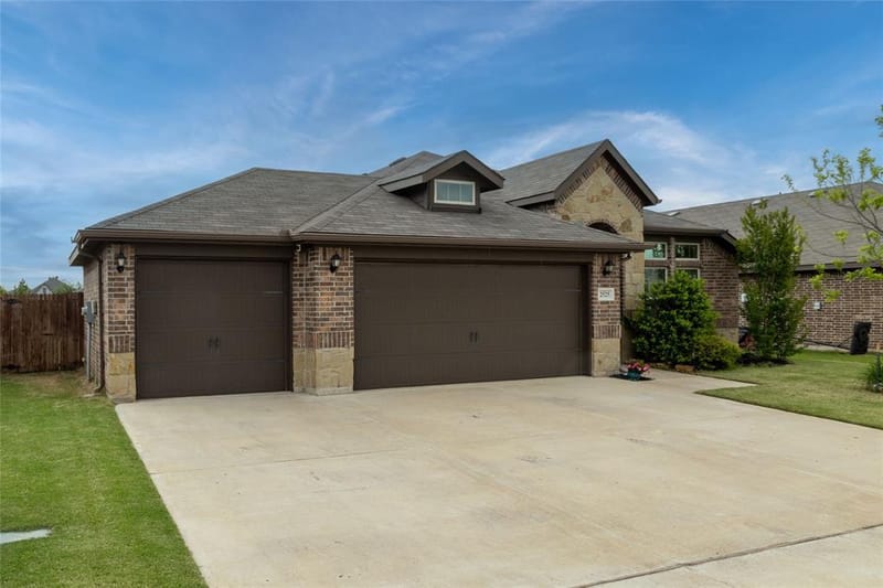 2525 Silver Fox Trail, Weatherford TX 76087 - Photo 2