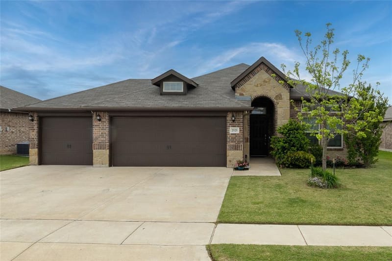 2525 Silver Fox Trail, Weatherford TX 76087