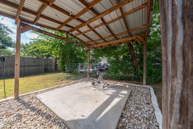 2017 Bluebonnet Drive, Fort Worth TX 76111 - Photo 27