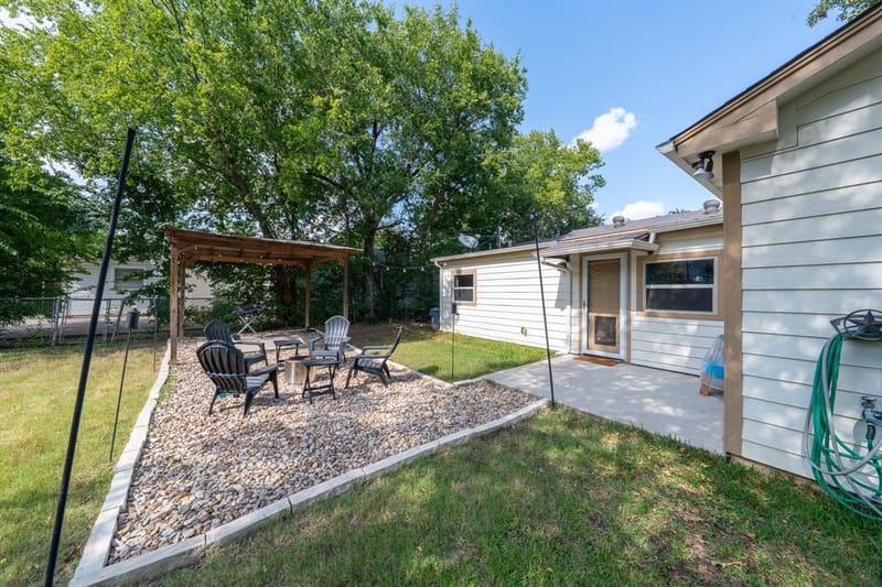 2017 Bluebonnet Drive, Fort Worth TX 76111 - Photo 25