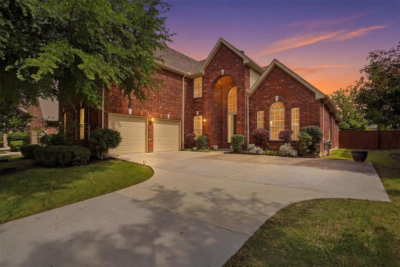 913 Royal Oaks Drive, McKinney TX 75072 - Photo 2