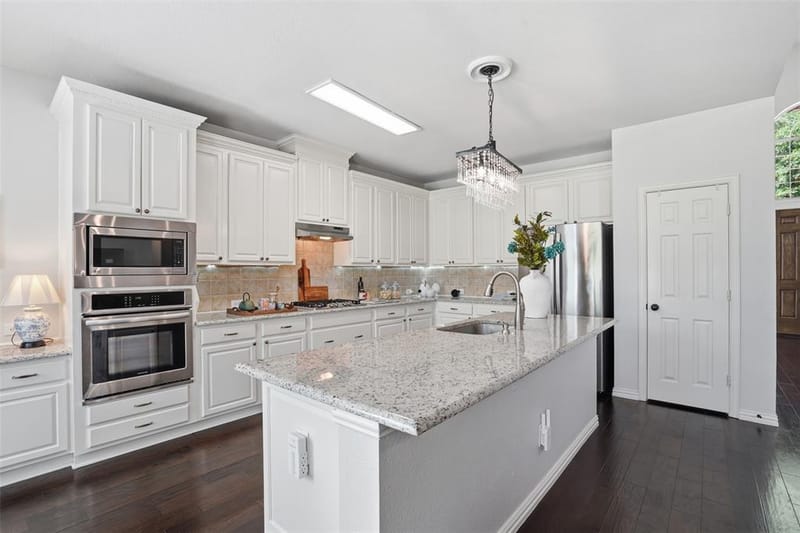 913 Royal Oaks Drive, McKinney TX 75072 - Photo 9