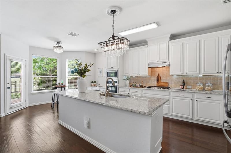913 Royal Oaks Drive, McKinney TX 75072 - Photo 8
