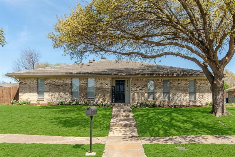 5902 Fawn Valley Lane, Rowlett TX 75089