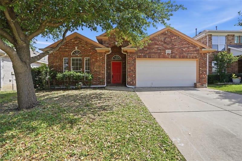 6361 Redeagle Creek Drive, Fort Worth TX 76179 - Photo 5