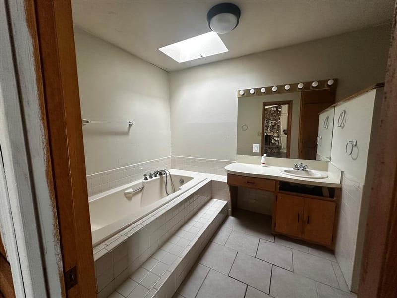 4111 Mehalia Drive, Dallas TX 75241 - Photo 6