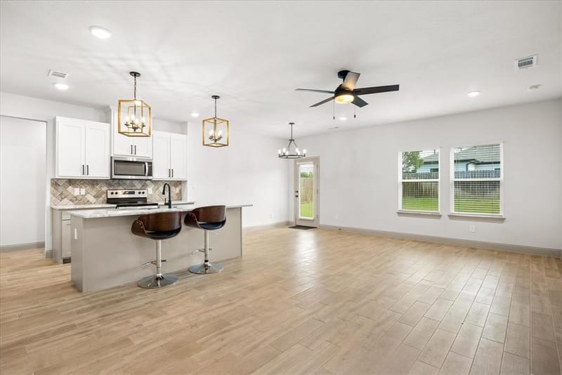 5707 Stonegate Circle, Granbury TX 76048 - Photo 7