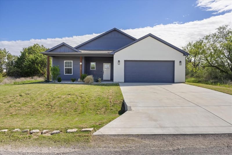 5707 Stonegate Circle, Granbury TX 76048