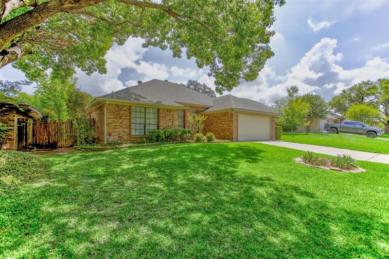 6921 Weatherwood Road, Fort Worth TX 76133 - Photo 6
