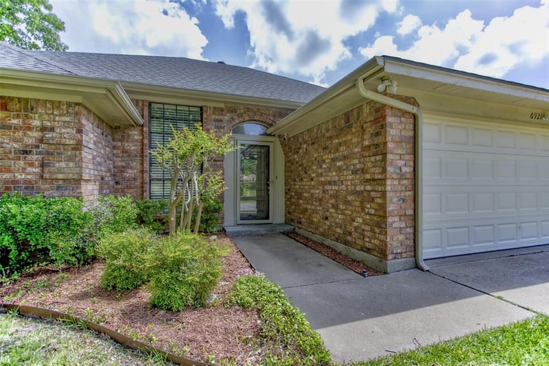 6921 Weatherwood Road, Fort Worth TX 76133 - Photo 7