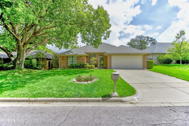 6921 Weatherwood Road, Fort Worth TX 76133 - Photo 5