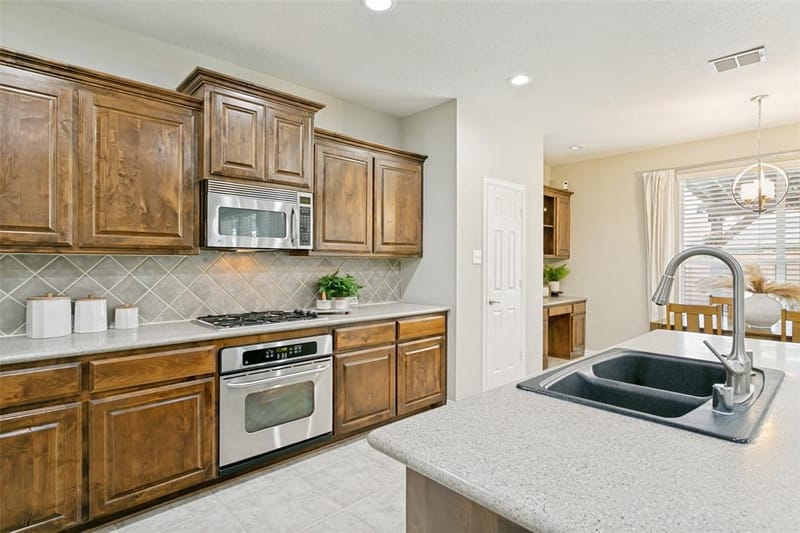 1121 Victory Bells Drive, Fort Worth TX 76052 - Photo 15