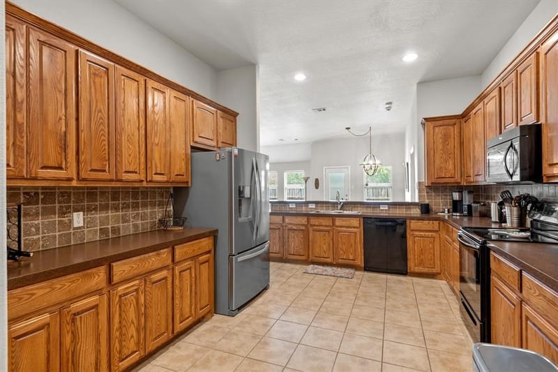 201 Rawhide Street, Waxahachie TX 75165 - Photo 18