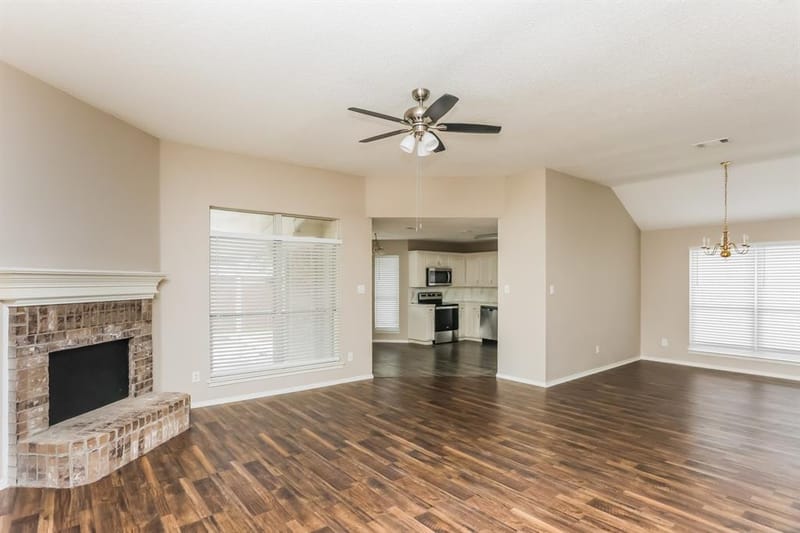 346 Mesquite Hill Drive, Arlington TX 76002 - Photo 2