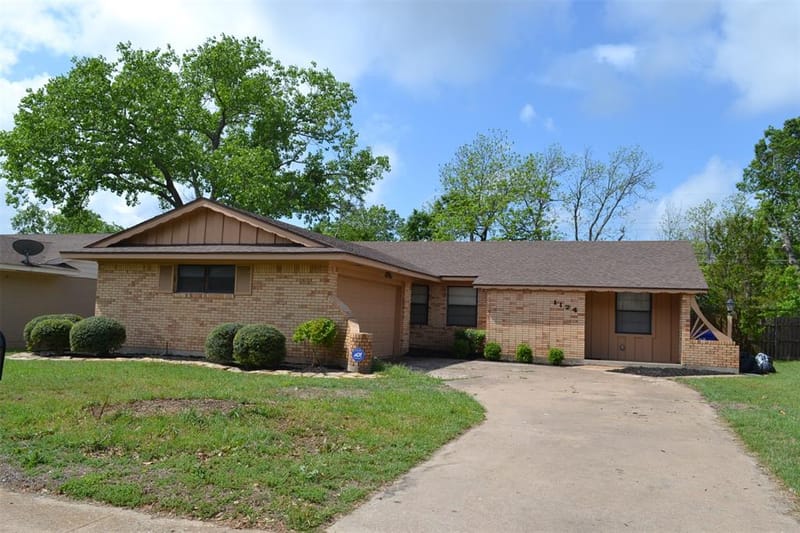 1124 Pembrook Drive, Waco TX 76710 - Photo 2