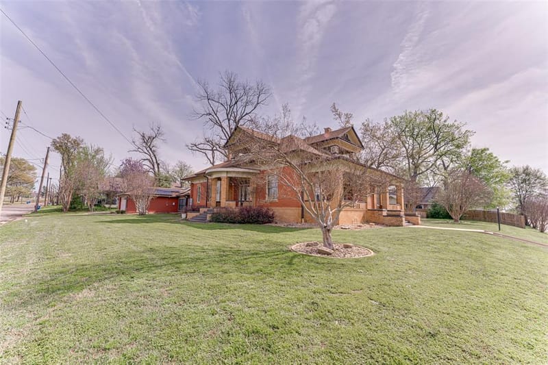 210 W Elm Street, Winnsboro TX 75494 - Photo 2