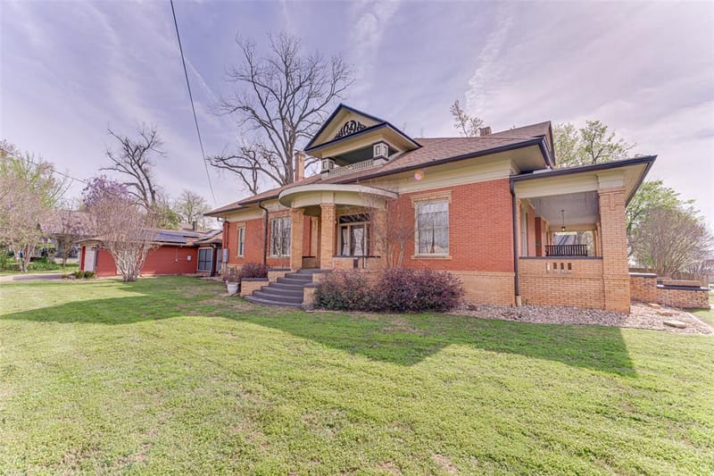 210 W Elm Street, Winnsboro TX 75494 - Photo 3