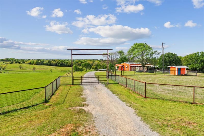 1406 N Johnson Loop, Montague TX 76251 - Photo 2