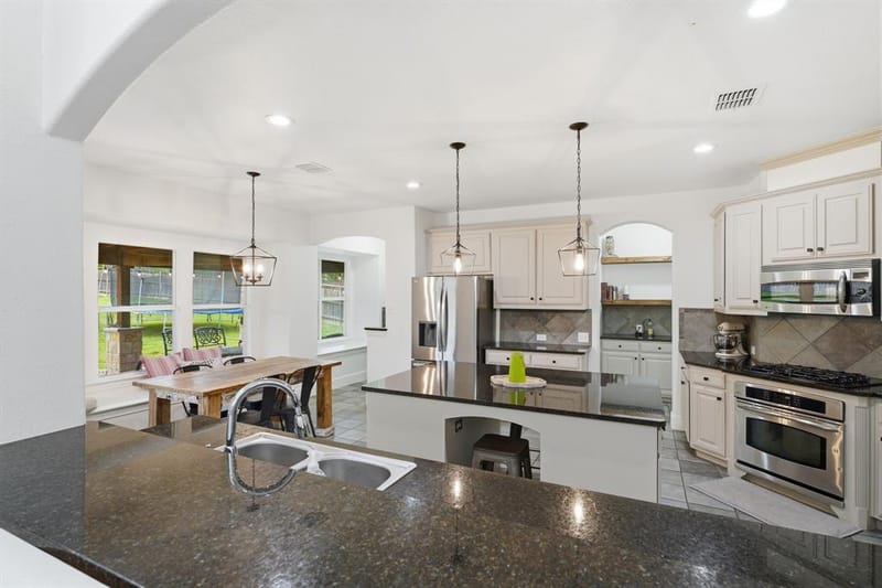 3913 Tidal Drive, Carrollton TX 75007 - Photo 9