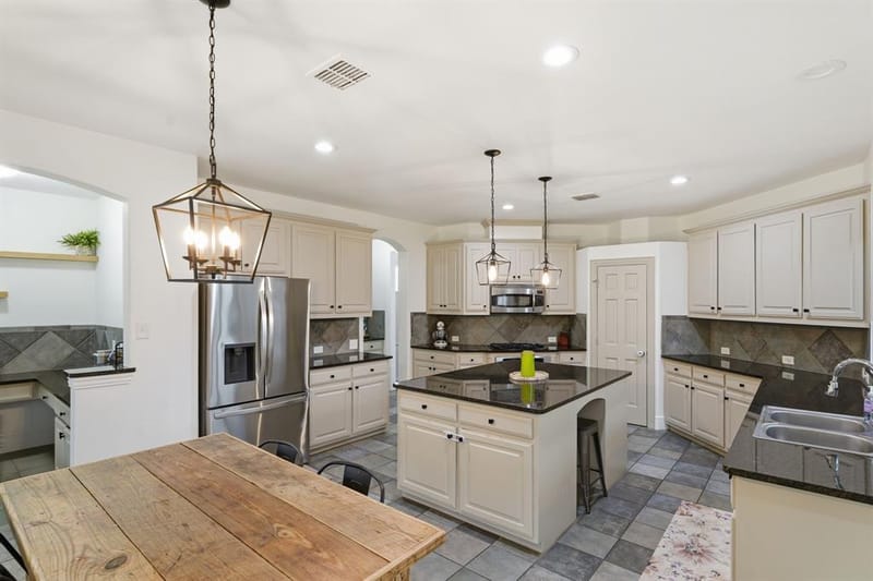3913 Tidal Drive, Carrollton TX 75007 - Photo 10