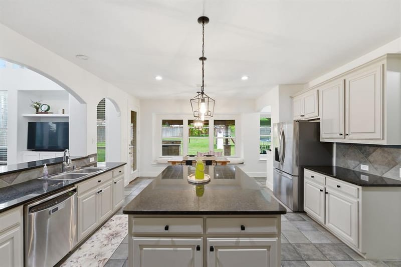 3913 Tidal Drive, Carrollton TX 75007 - Photo 11