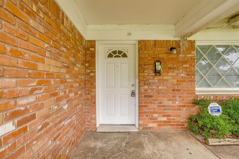2008 Terbet Lane, Fort Worth TX 76112 - Photo 5