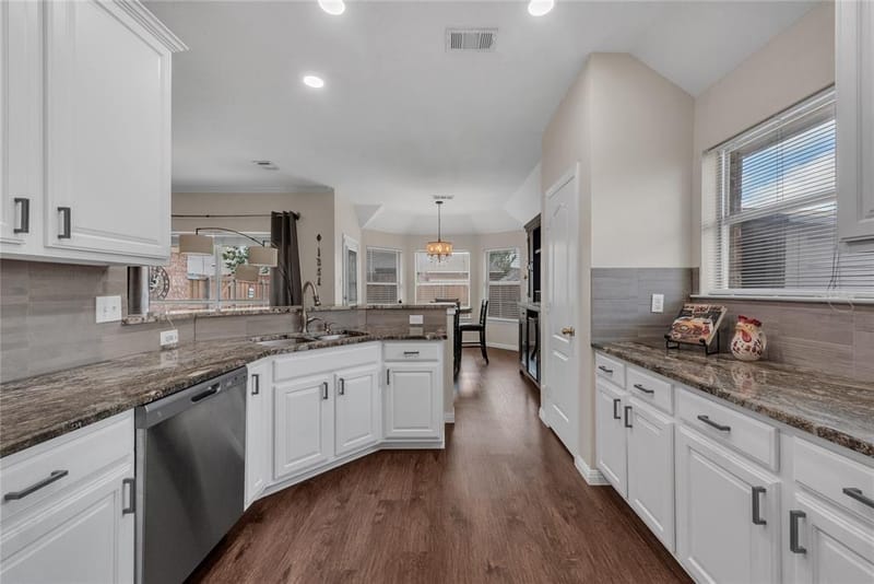 10109 Bent Tree Drive, Rowlett TX 75089 - Photo 9