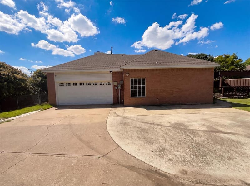 2400 Creekview Drive, Plano TX 75093 - Photo 16