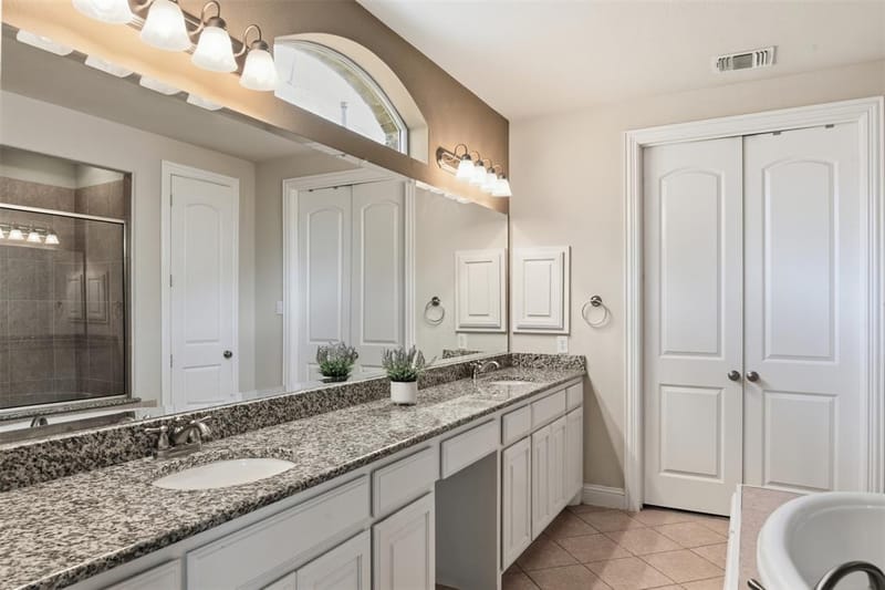 8224 Lindsay Gardens, The Colony TX 75056 - Photo 16