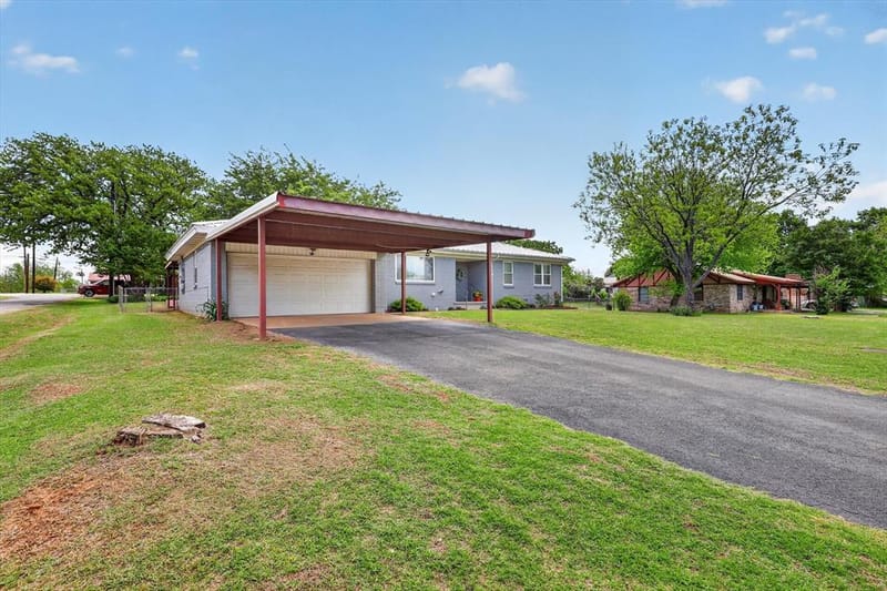 624 N Avenue A, Springtown TX 76082 - Photo 2
