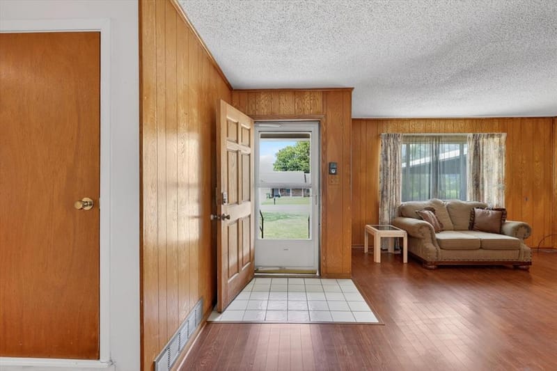 624 N Avenue A, Springtown TX 76082 - Photo 6