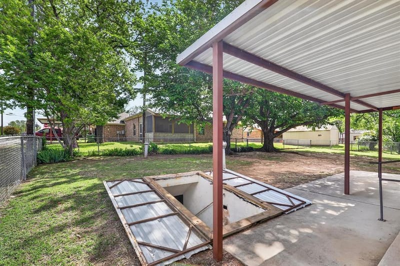 624 N Avenue A, Springtown TX 76082 - Photo 26