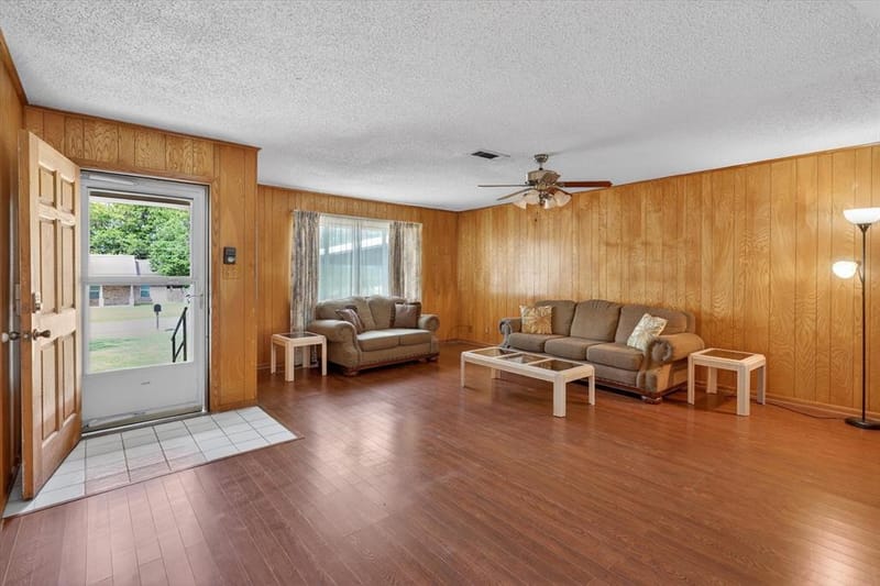 624 N Avenue A, Springtown TX 76082 - Photo 7