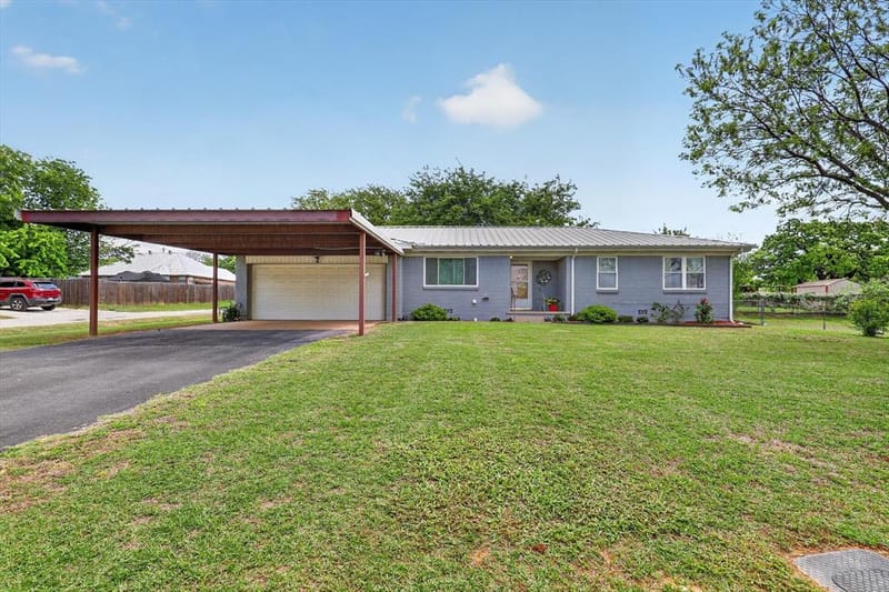 624 N Avenue A, Springtown TX 76082 - Photo 3