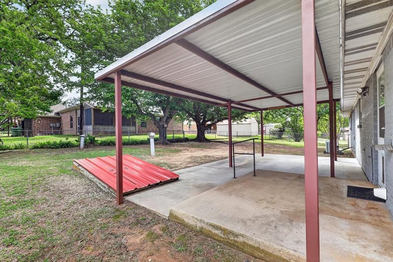624 N Avenue A, Springtown TX 76082 - Photo 28