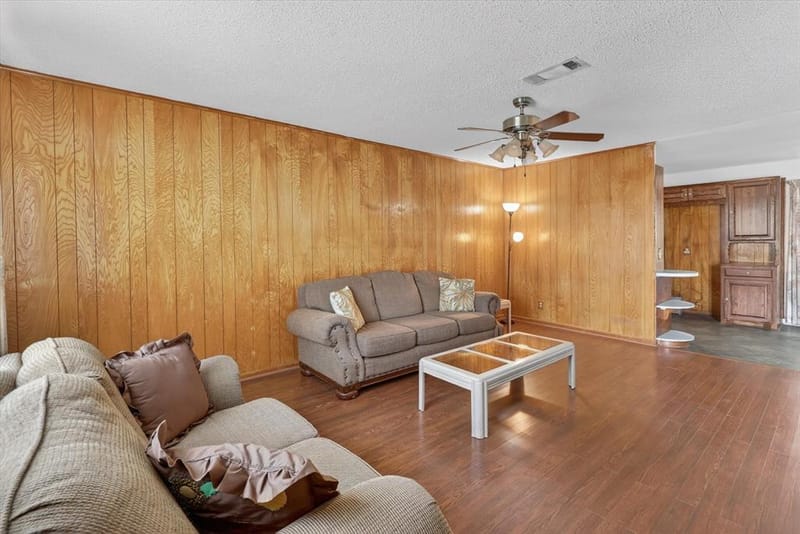 624 N Avenue A, Springtown TX 76082 - Photo 9