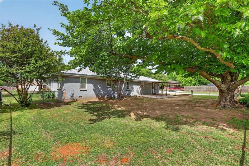 624 N Avenue A, Springtown TX 76082 - Photo 30