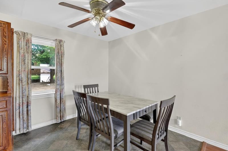 624 N Avenue A, Springtown TX 76082 - Photo 10