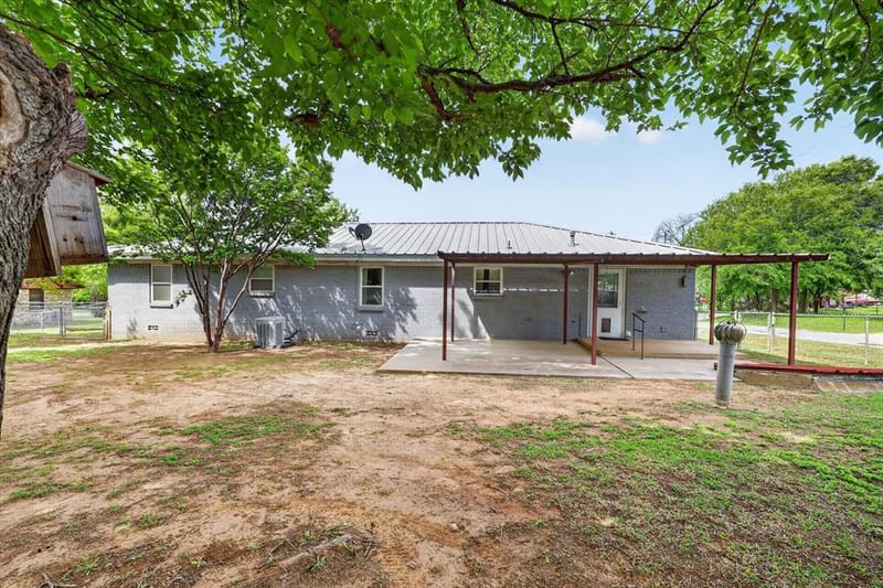 624 N Avenue A, Springtown TX 76082 - Photo 31
