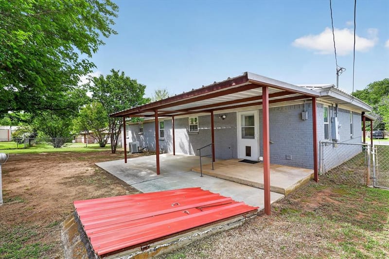 624 N Avenue A, Springtown TX 76082 - Photo 29