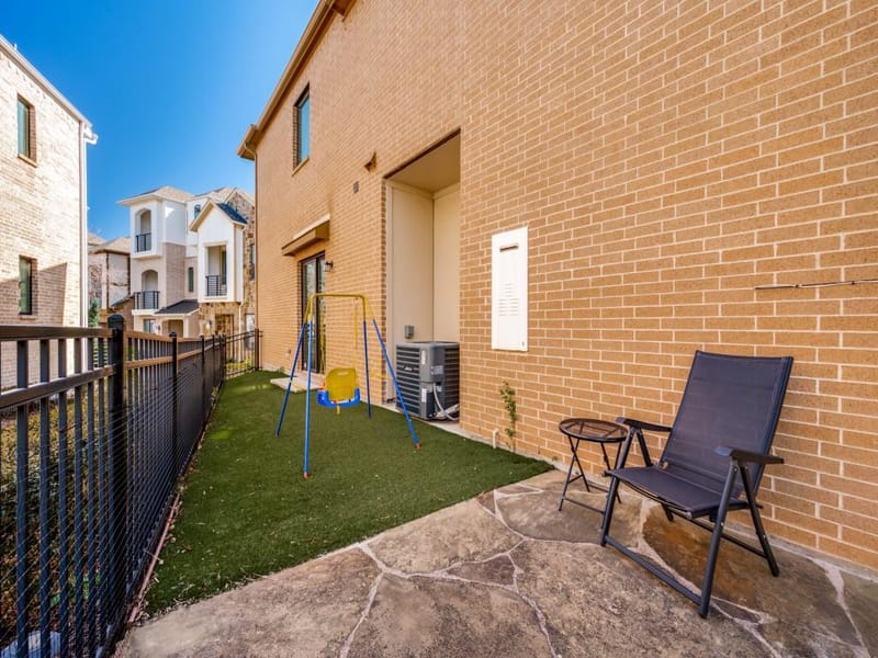 7832 Verona Place, Dallas TX 75231 - Photo 24