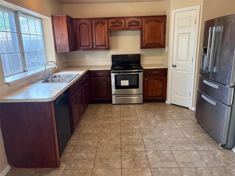 320 W Williams Street, Cedar Hill TX 75104 - Photo 9