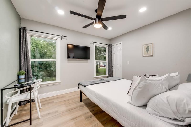 1103 W Russell Avenue, Carrollton TX 75006 - Photo 20