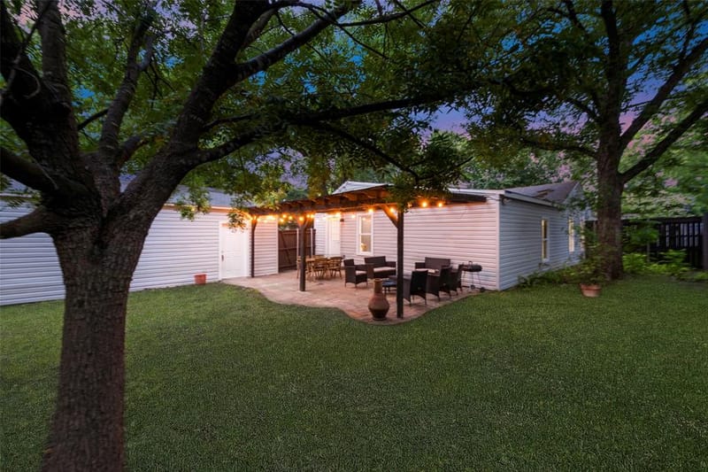 1103 W Russell Avenue, Carrollton TX 75006 - Photo 38