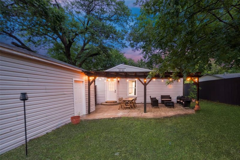 1103 W Russell Avenue, Carrollton TX 75006 - Photo 39